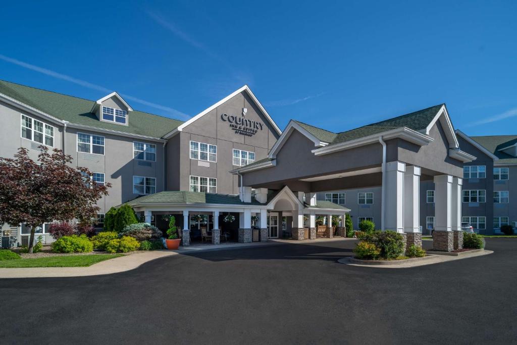 Country Inn & Suites by Radisson Beckley WV Main image 1